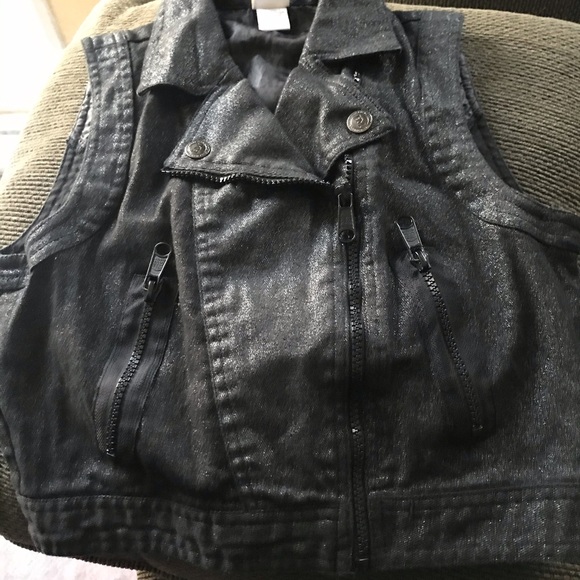 Vest size Xl 14/16